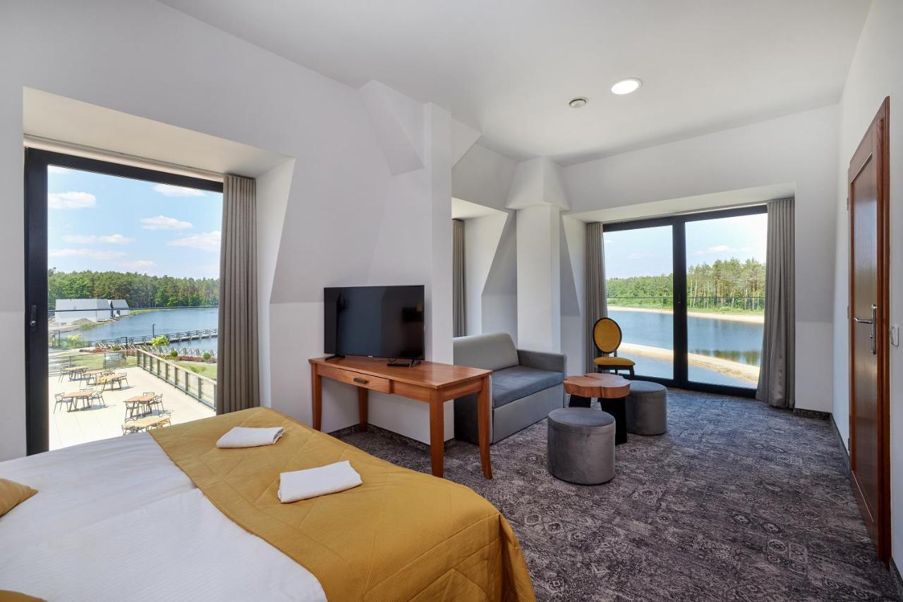 Debowy Dwor Hotel Ruda Rozaniecka Exterior photo