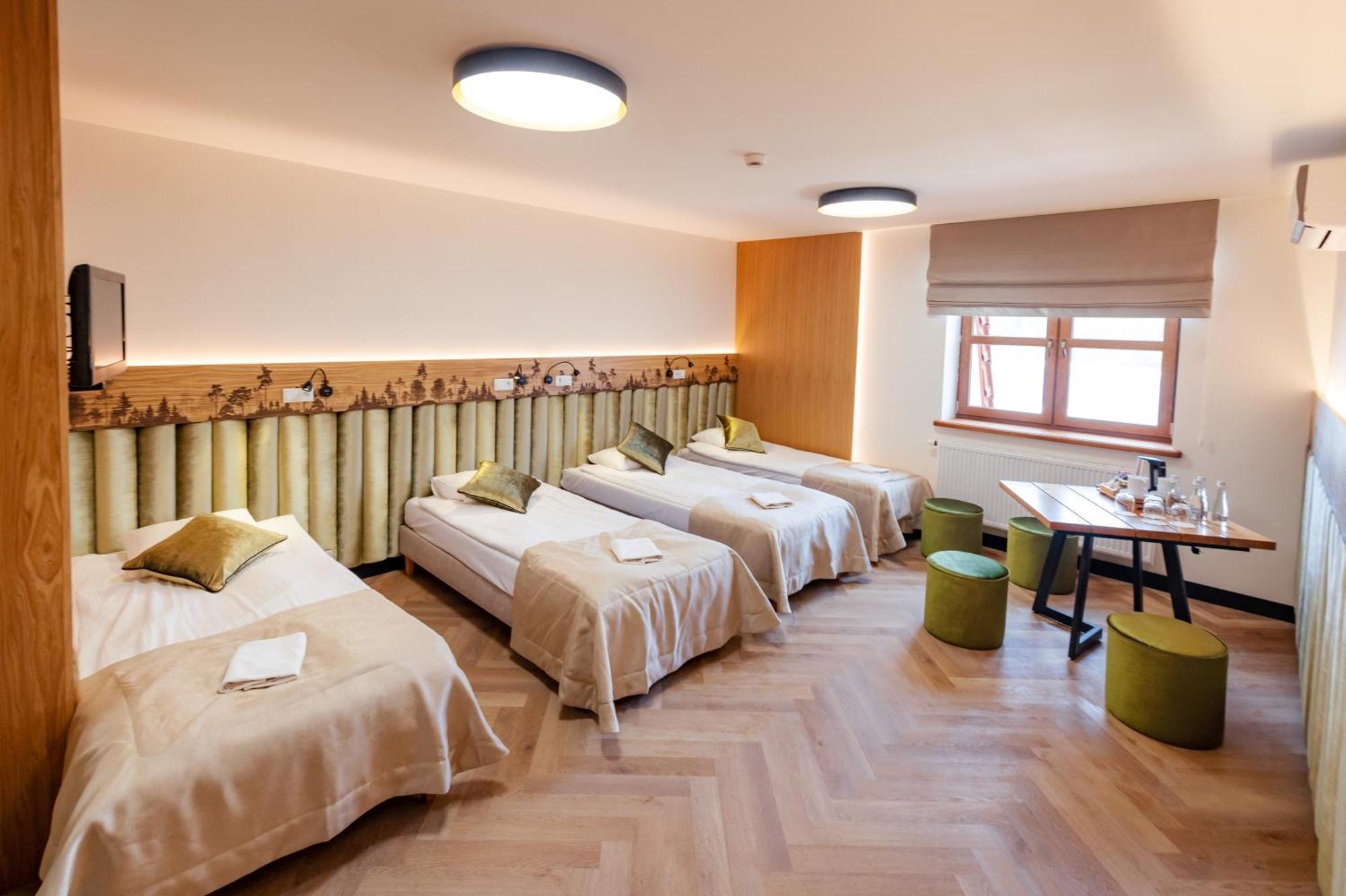 Debowy Dwor Hotel Ruda Rozaniecka Exterior photo