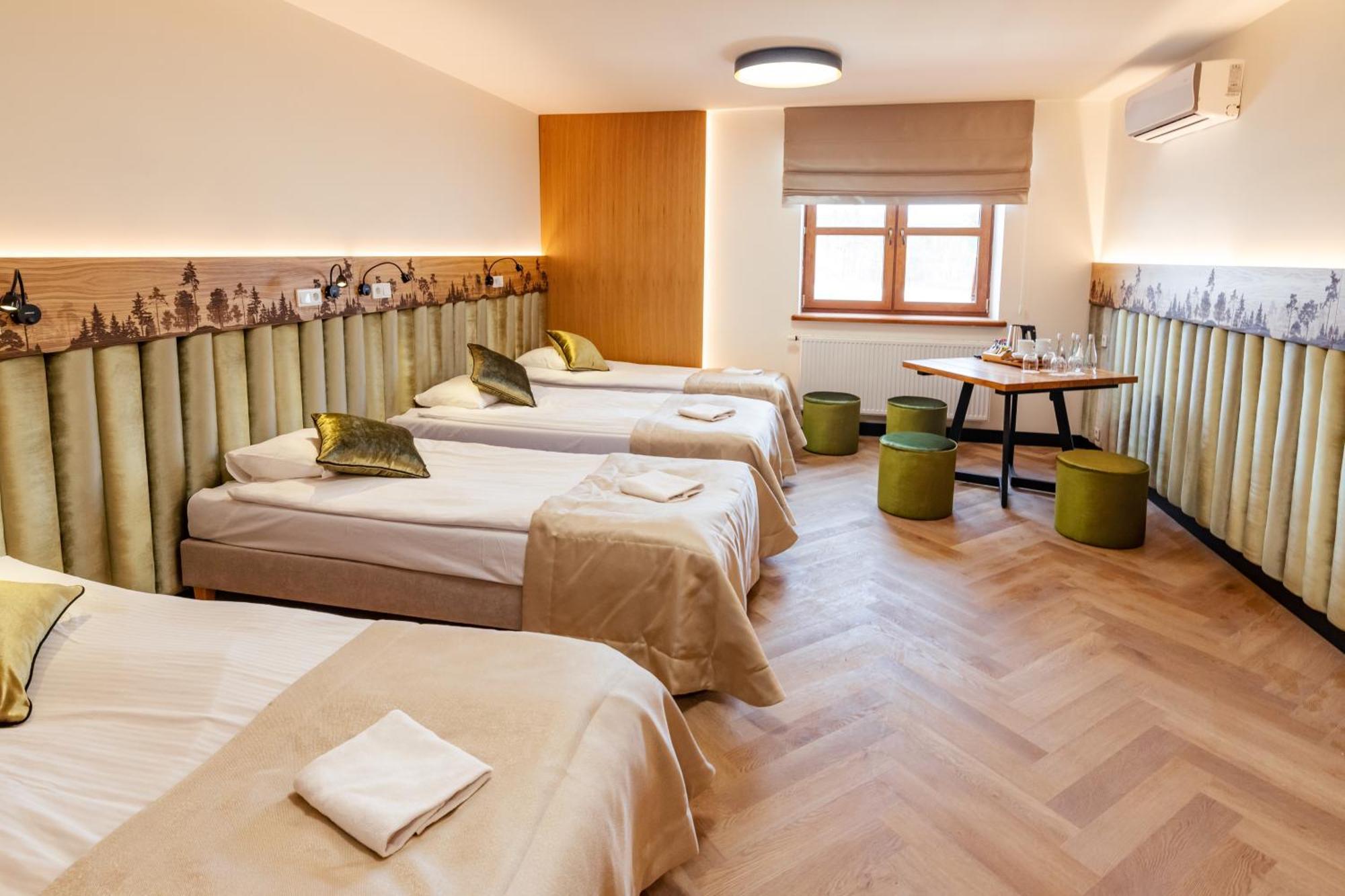 Debowy Dwor Hotel Ruda Rozaniecka Exterior photo