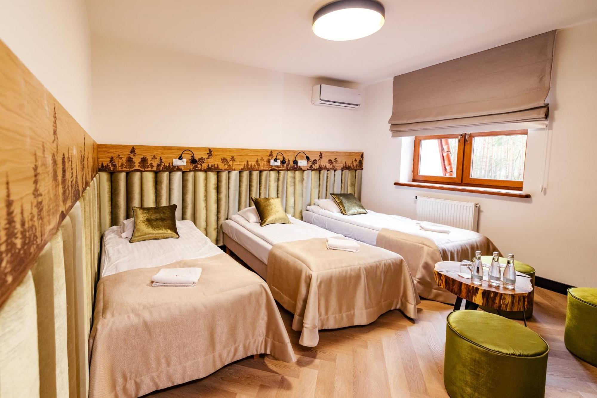 Debowy Dwor Hotel Ruda Rozaniecka Exterior photo
