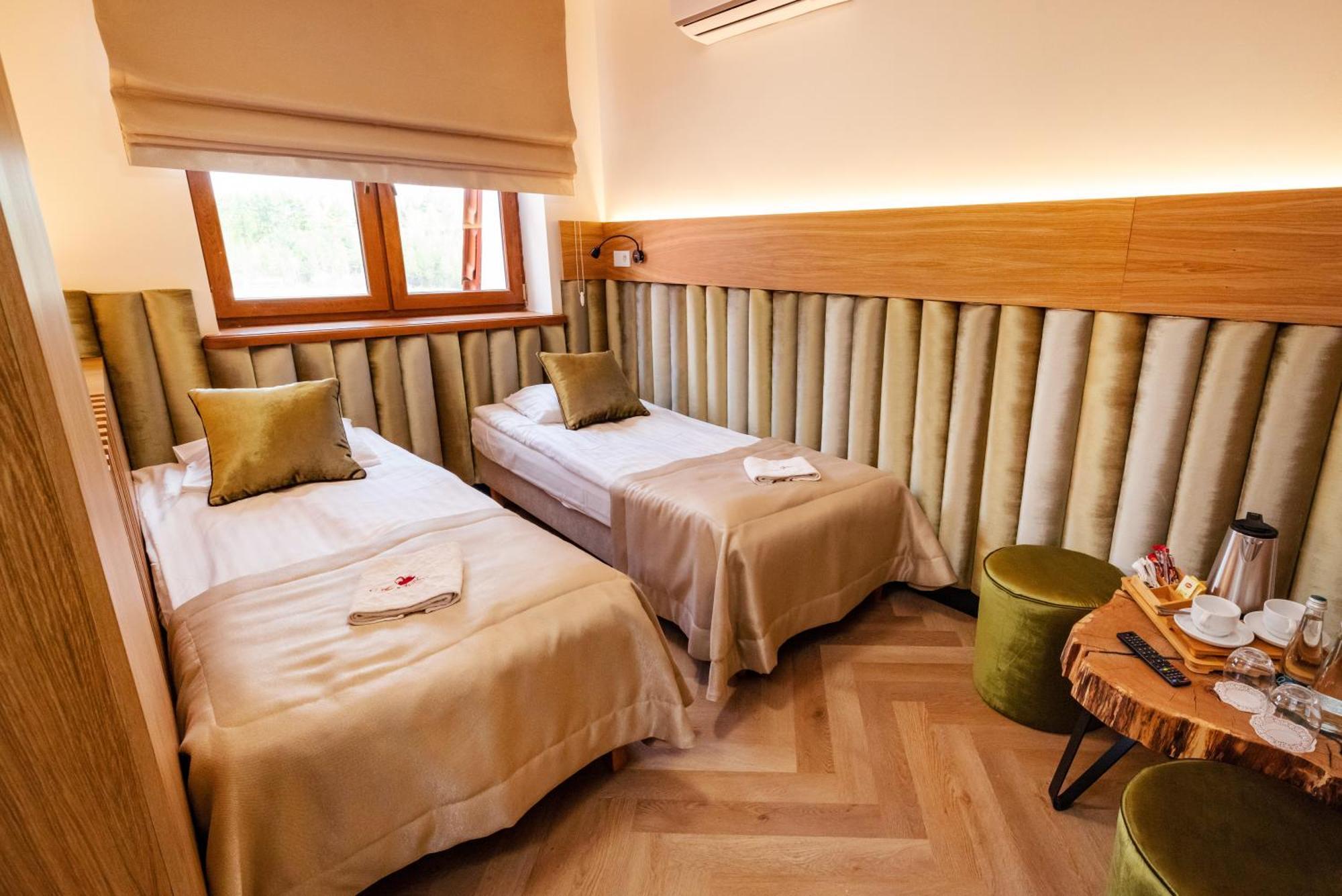Debowy Dwor Hotel Ruda Rozaniecka Exterior photo